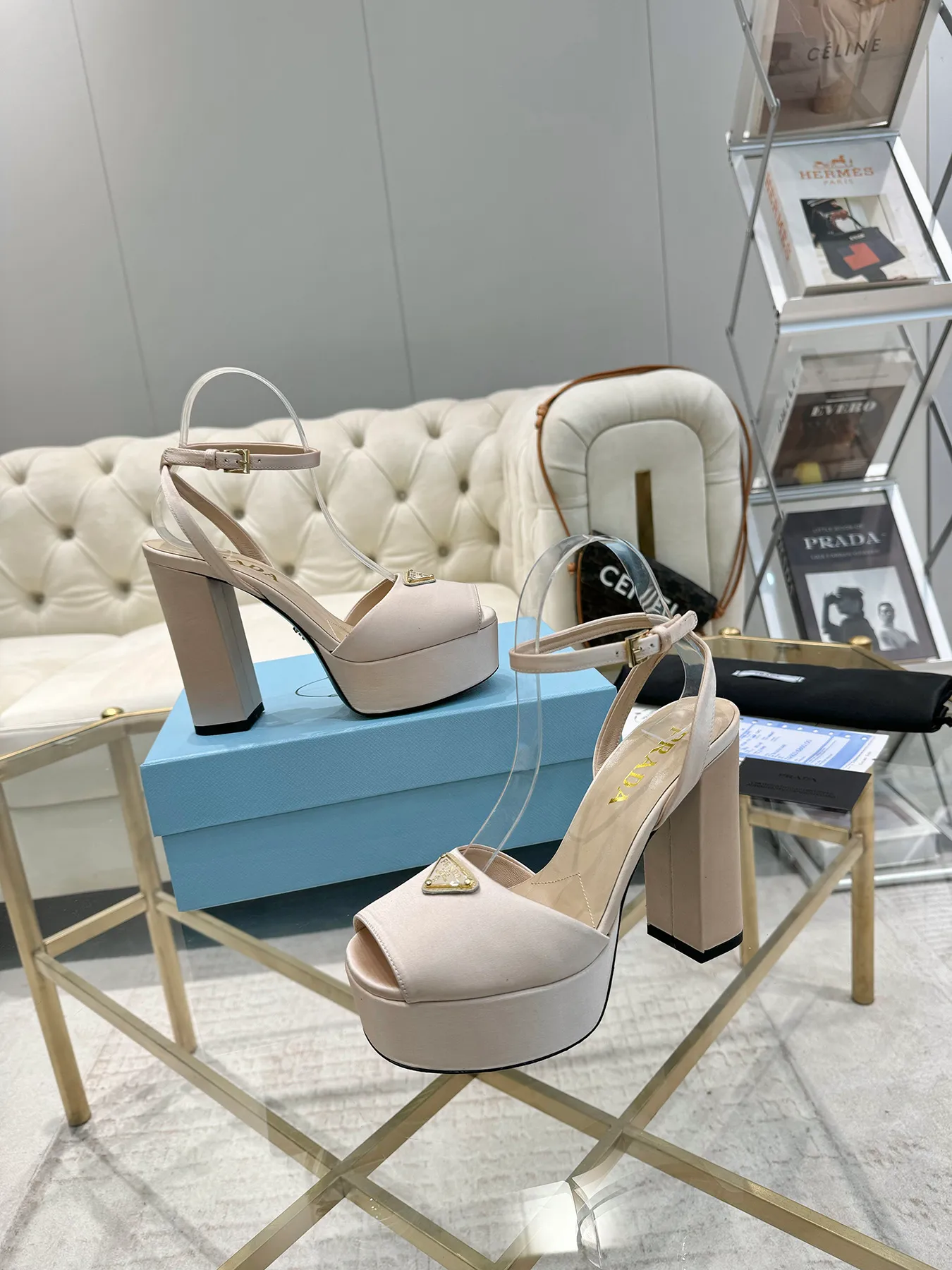 👟👟Ex-factory price 580👟👟 (imitation leather bottom-20) New arrival 👉Ready stock👈Remove the original board and make a 1:1 replica‼ ️The highest version ✅ Prada's early spring catwalk hot style 😘The latest spring style thick heel square toe water platform series (genuine leather outsole) (simulated leather sole) goddess must-have super beautiful on the feet 👉The upper is made of imported original silk, soft and textured, lining + foot pads, imported sheepskin lining, breathable and comfortable, private model water platform, heel, water platform 4M, heel height 13M Code number 35M-39M (34 40 41 42 43 is custom-made and cannot be returned or exchanged)